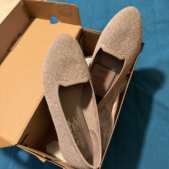 Skechers Slip-On Flat Taupe Size 7 - Picture 6 of 7